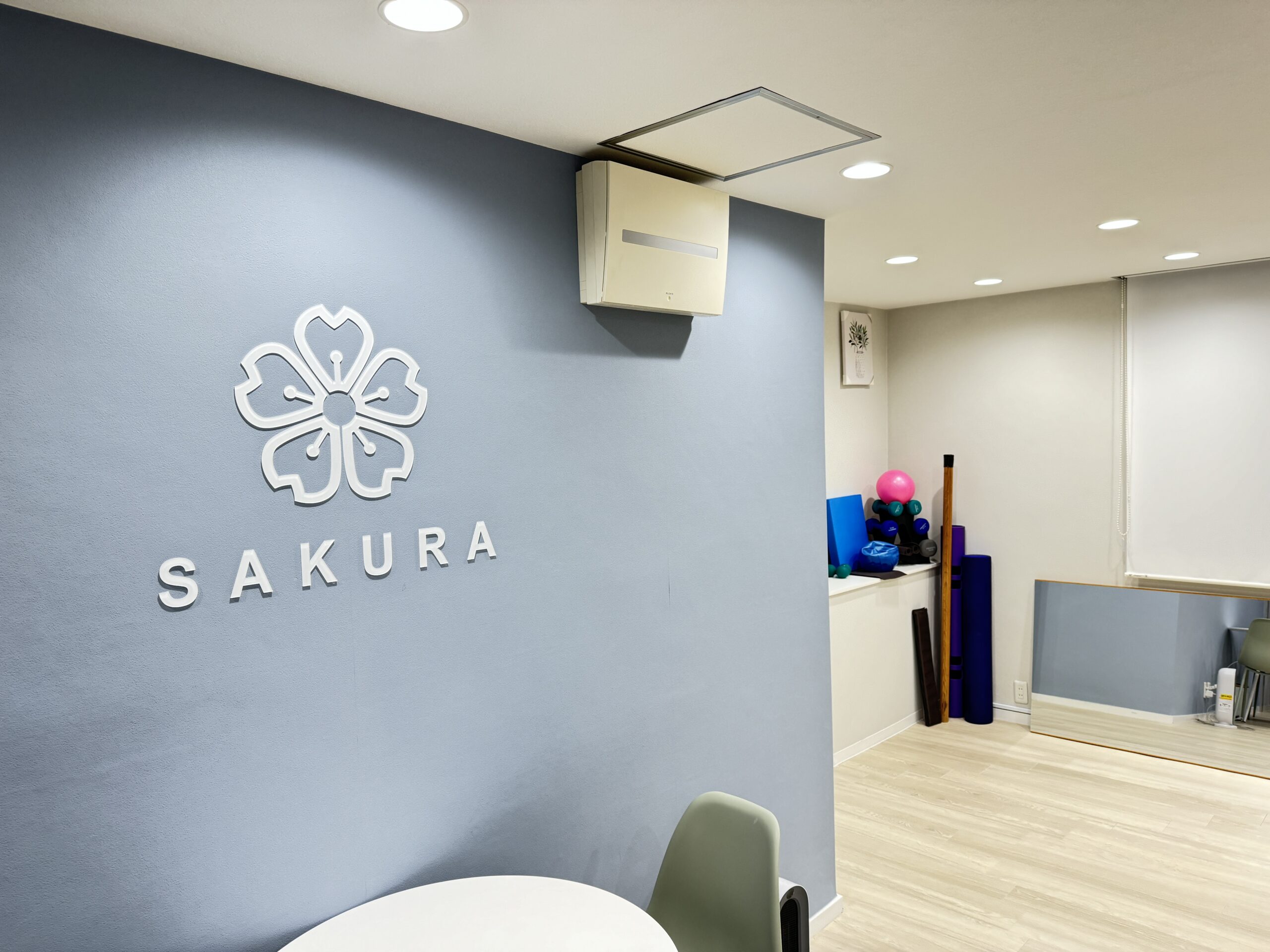 SAKURA高田馬場・西早稲田店の店内ロゴ